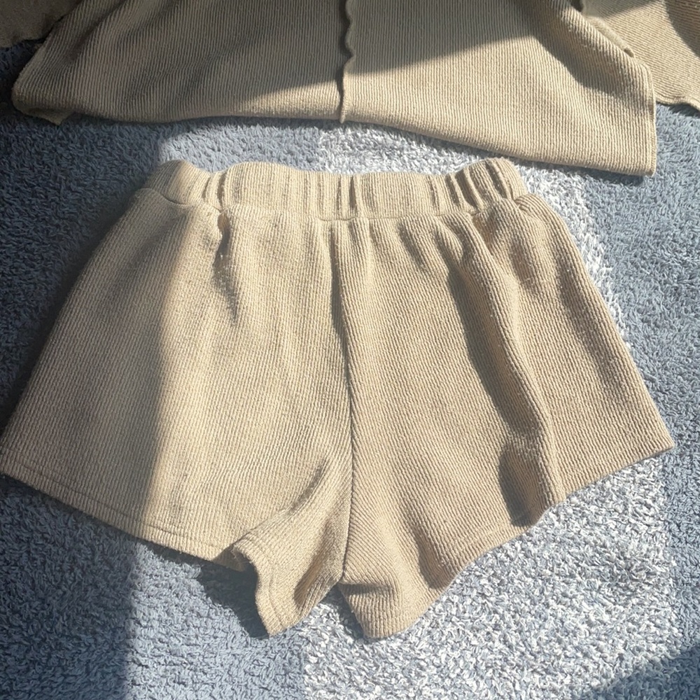 Lounge Set - image 7